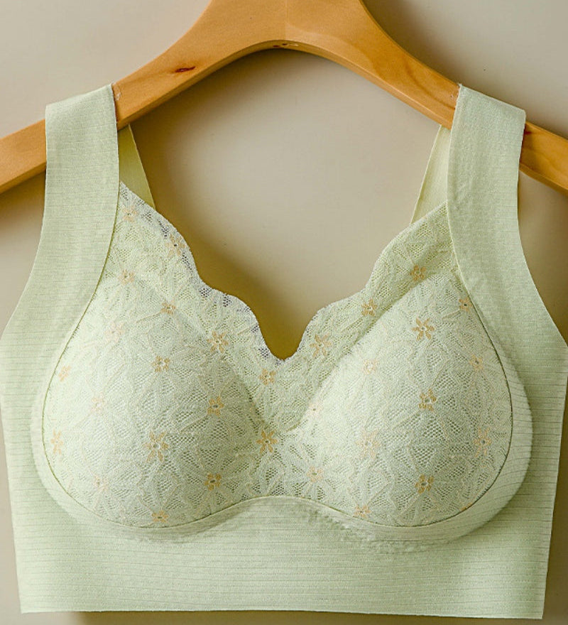 Wire Free Seamless Thin Breathable Bra with Delicate Floral Lace