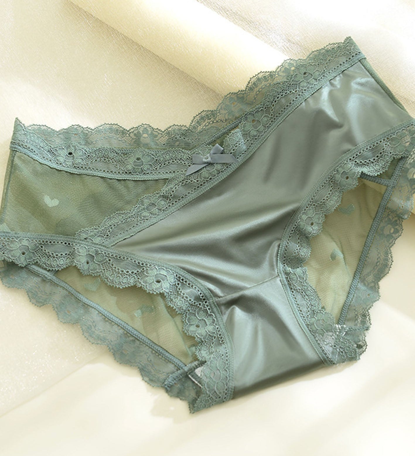 Women's mesh splicing lace edge heart pattern mid-high waist panties